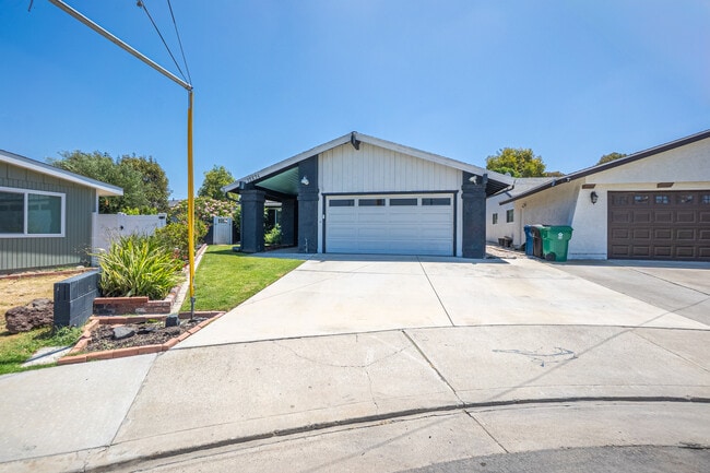 Building Photo - 15634 Wharff Ln