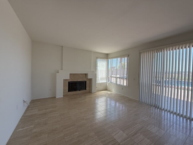 Building Photo - 593 Parkside Dr