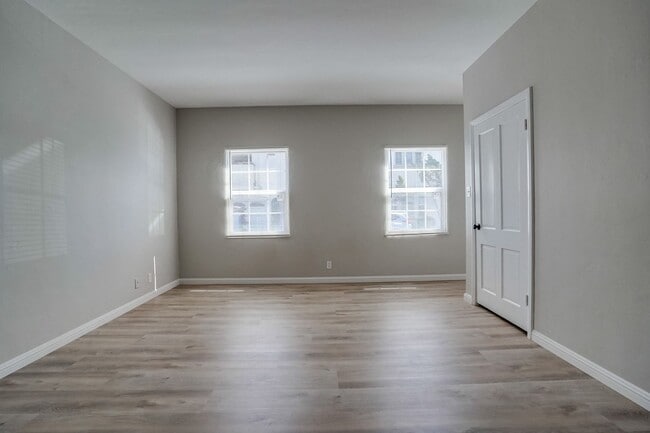 Photo - Beautifully Updated and Spacious 1B/1B in Belmont Shore! Unit B