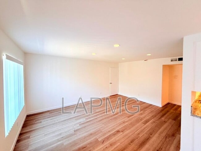 Photo - 5233 Cartwright Ave