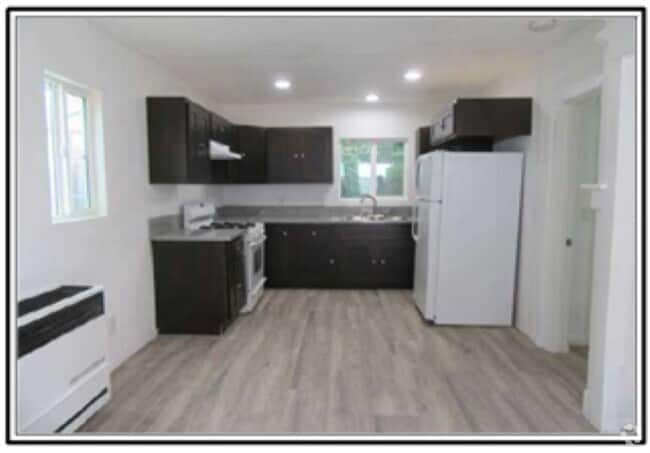 Building Photo - 337 W 8th St Rental