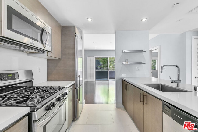 Building Photo - 1730 Sawtelle Blvd Unit 208