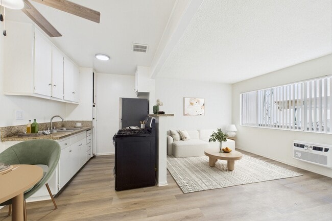 Photo - Roscoe Terrace