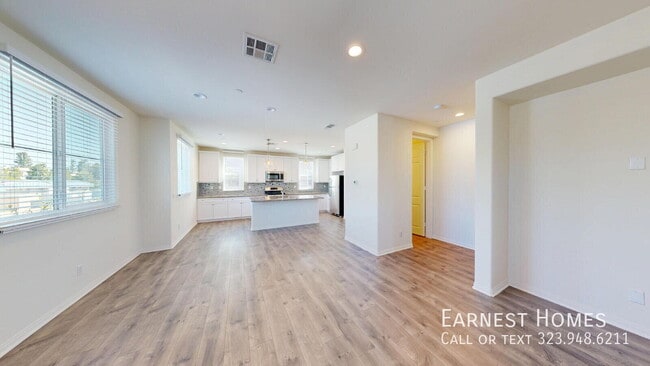 Photo - 14834 Nordhoff St