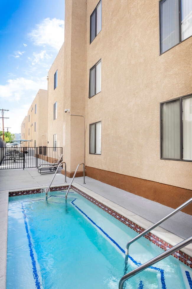 Photo - Woodbridge Gardens