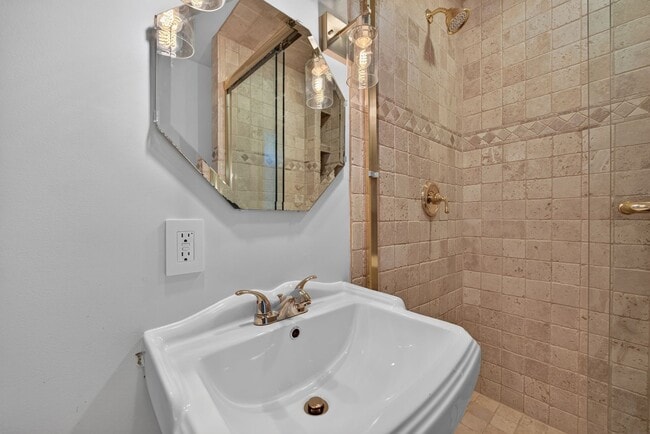 Photo - 4170-4170.5 Madison Unit 4170.5
