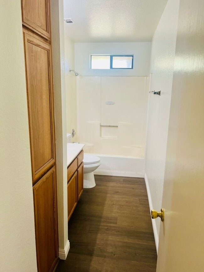 Photo - 3 bedroom 2 bathroom Home in the City of Hesperia!