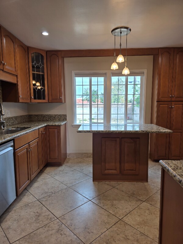 Photo - 470 Mercury Ln