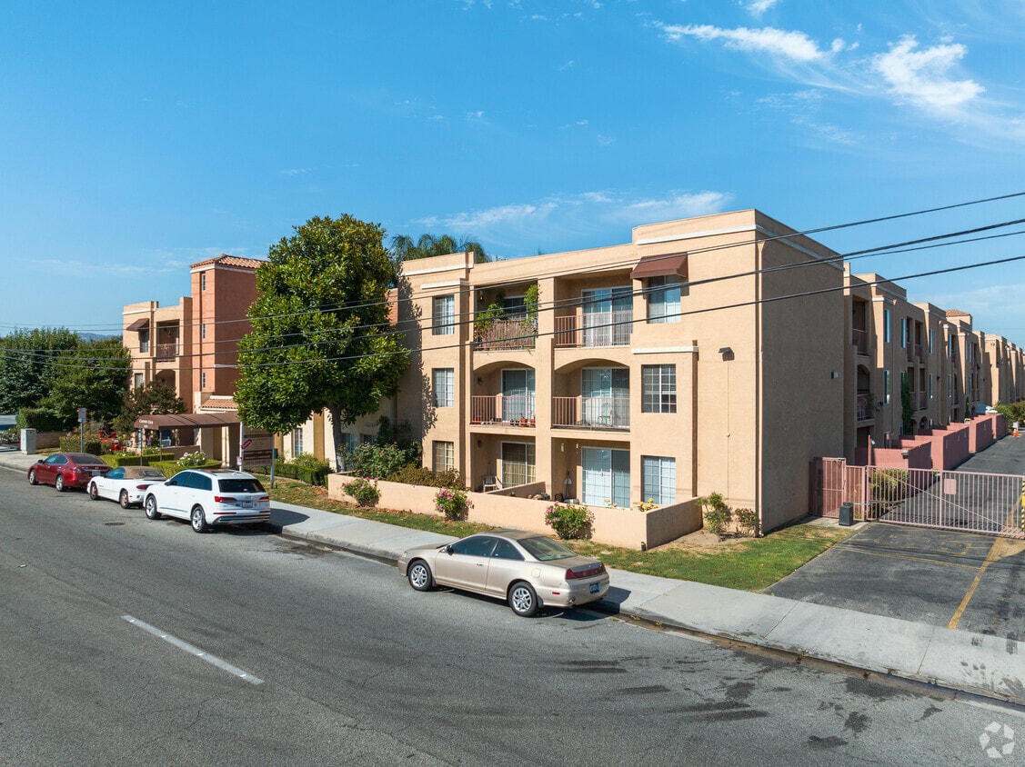 3D Tour - Canyon Club Apartments