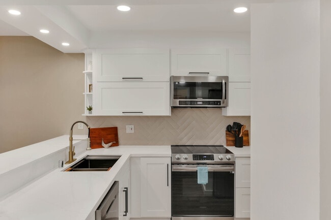 Photo - 3098 Rue D’Orleans Unit 334