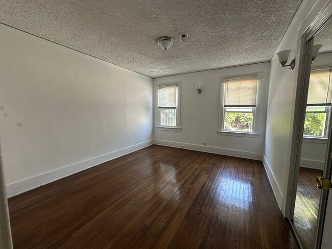 full-size bedroom#1 - 120 N Berendo St Unit 120