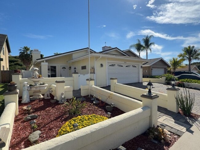 Building Photo - 28482 La Noche