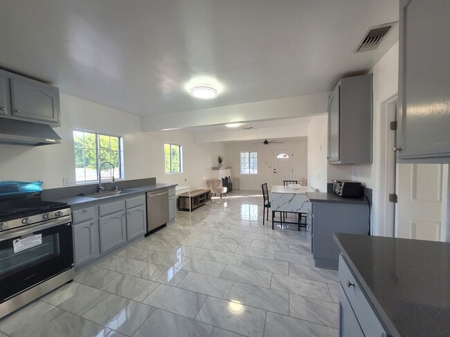 Photo - 10138 Arleta Ave House