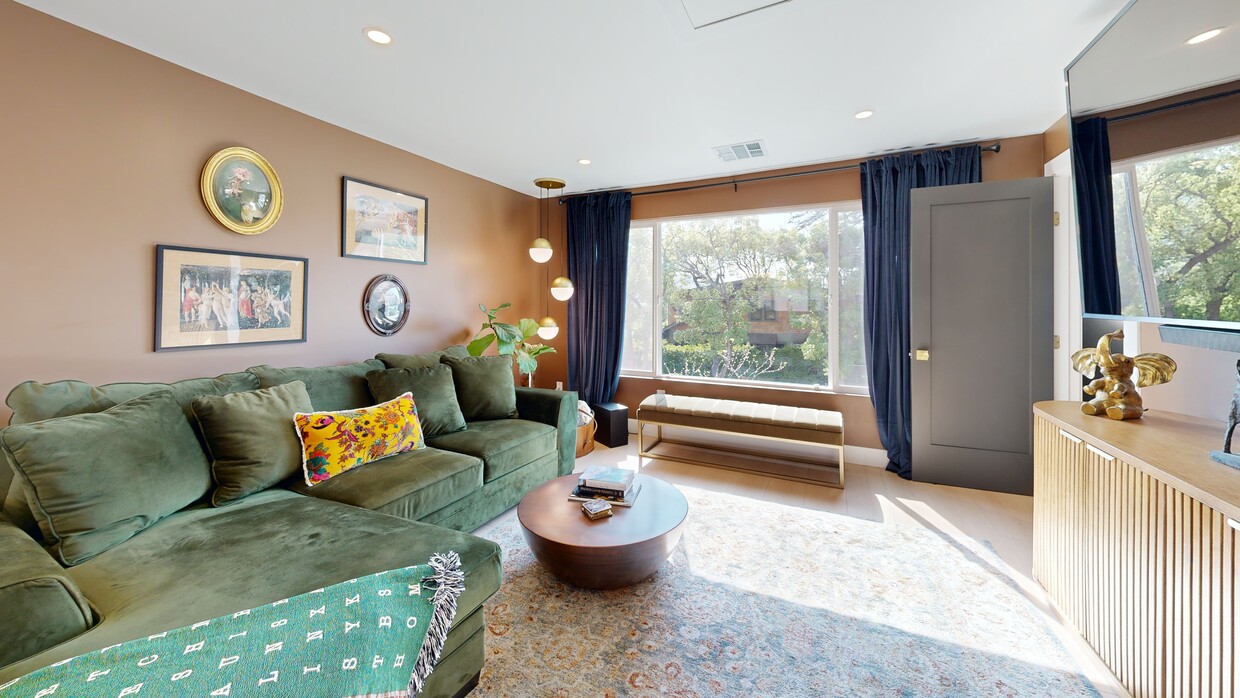 3D Tour - 1368 1/2 Yosemite Dr