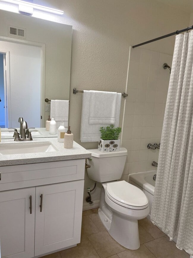 Photo - MOVE IN READY - Stunning La Jolla Condo with Space, Style, and Sophistication!