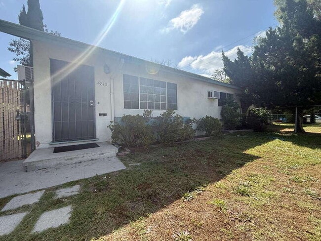 Photo - 4810 Cahuenga Blvd