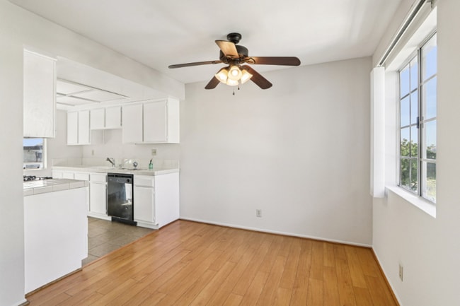 Photo - 700 E Cedar Ave Unit 201