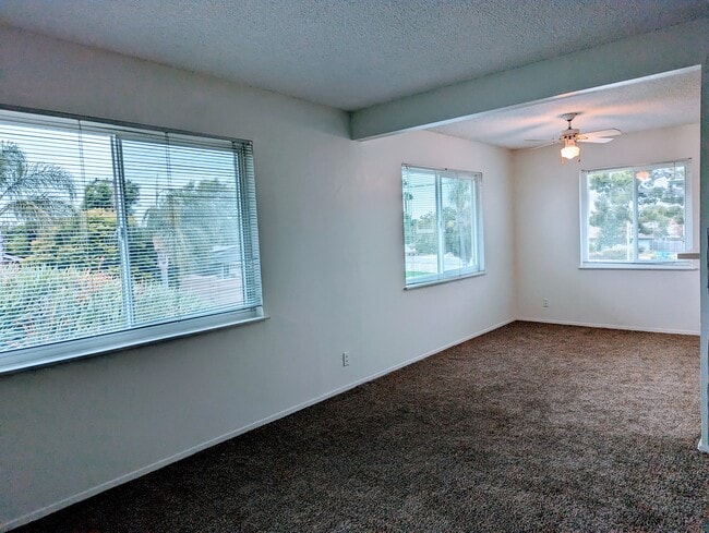 Building Photo - 2988 Royal Palm Dr Unit D