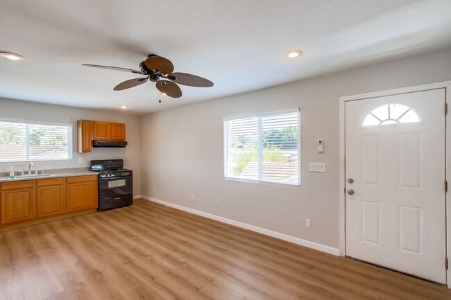 Photo - Cute 1 BEDROOM, 1 Bath Apartment in Del Cerro