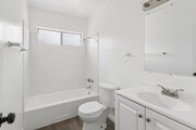 1BR, 1BA - 882SF - Bathroom - 2135 Santa Fe Ave.