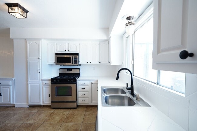 Photo - 719 Esther Way Unit 1