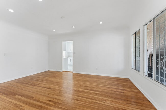 Photo - 824 S Holt Ave