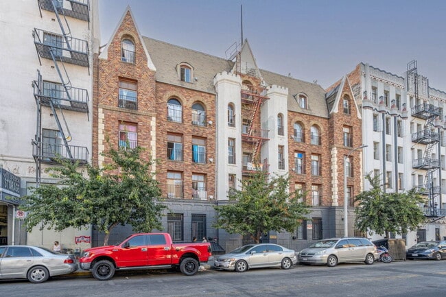 Building Photo - 751 Normandie Ave Unit 107