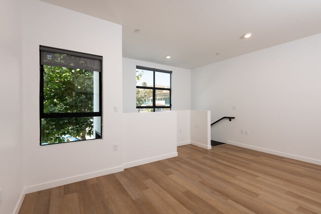 Photo - The Kalthom Building