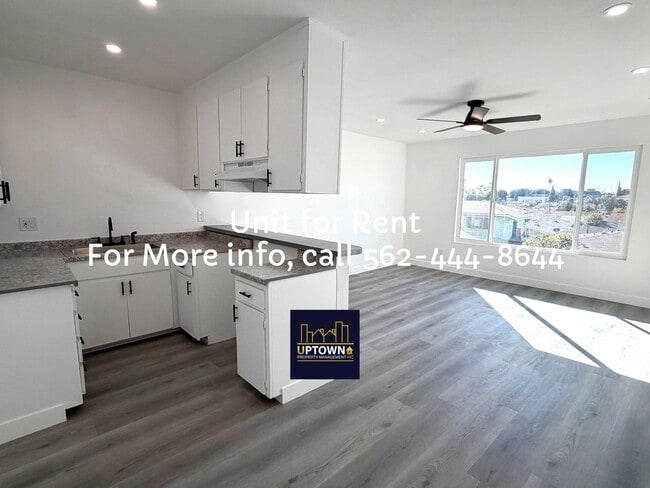 Building Photo - Breed Unit 305