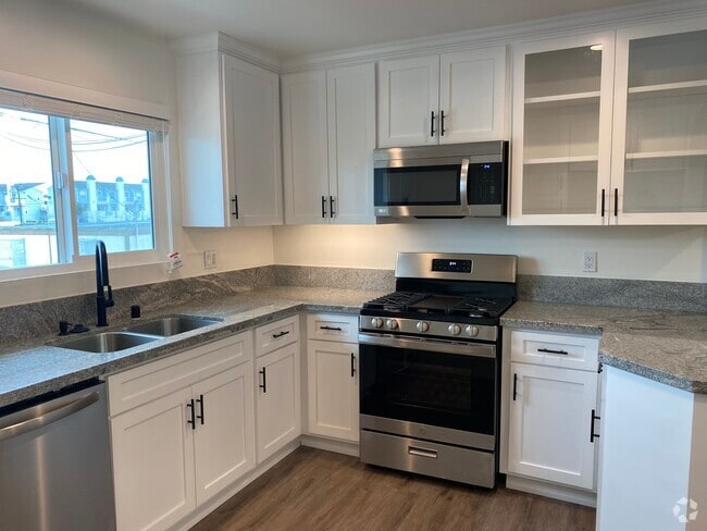 Building Photo - 3902 W 178th St Unit 4 Rental