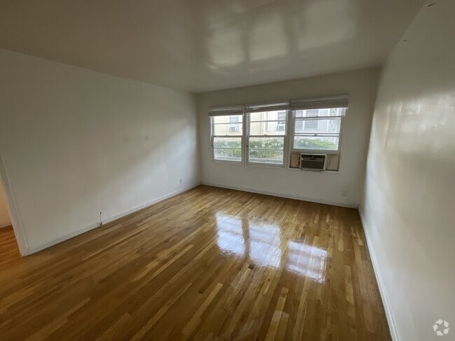 Building Photo - 2475 Silver Lake Blvd Unit 2475-B Rental