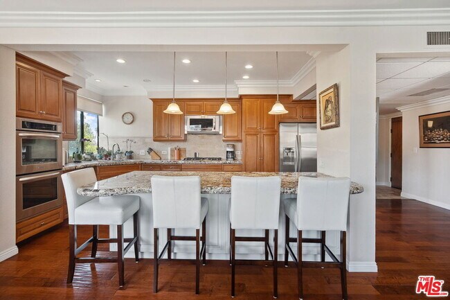 Building Photo - 12115 San Vicente Blvd Unit 311