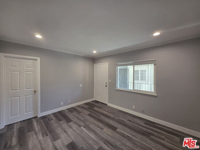 Photo - 105 Roswell Ave Unit 6