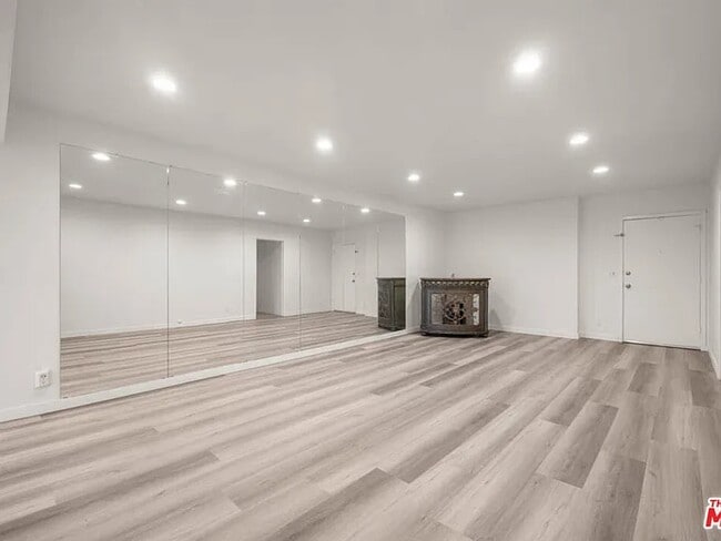 Photo - 423 S Rexford Dr Unit 202