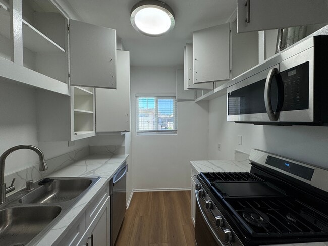 Photo - 6632 Darby Ave Unit 15