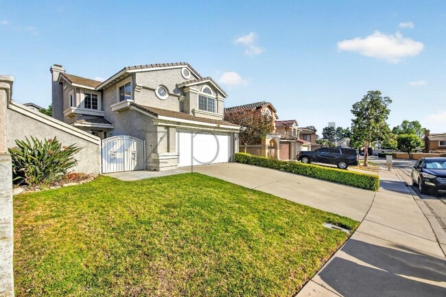 Photo - 6637 Alberta Pl