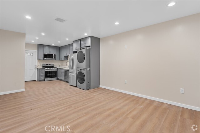 Building Photo - 5039 5th Ave Rental