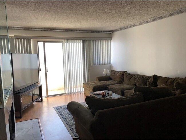 Living Room - 1828 Camden Ave Unit 203