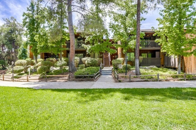 Building Photo - Great Alpine Rental Unit 712