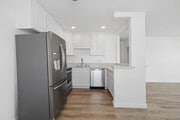 1BR, 1BA - 795SF - Kitchen - Oceana Apartments
