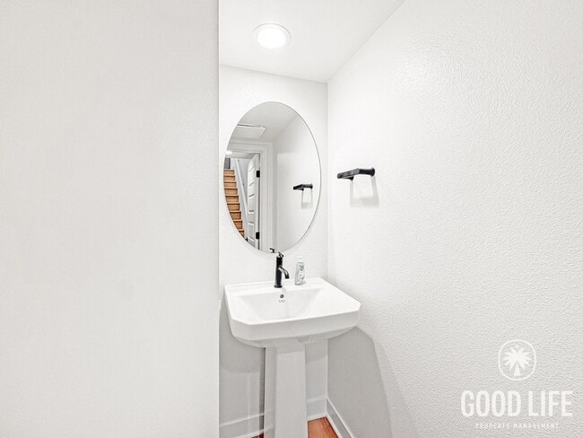 Photo - Modern 3BD/3BA in San Marcos