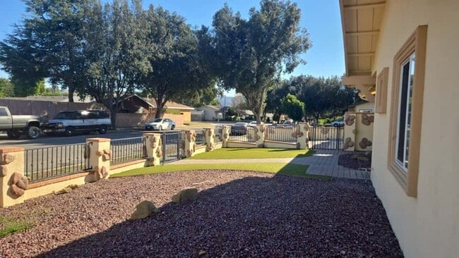 Building Photo - House for Rent