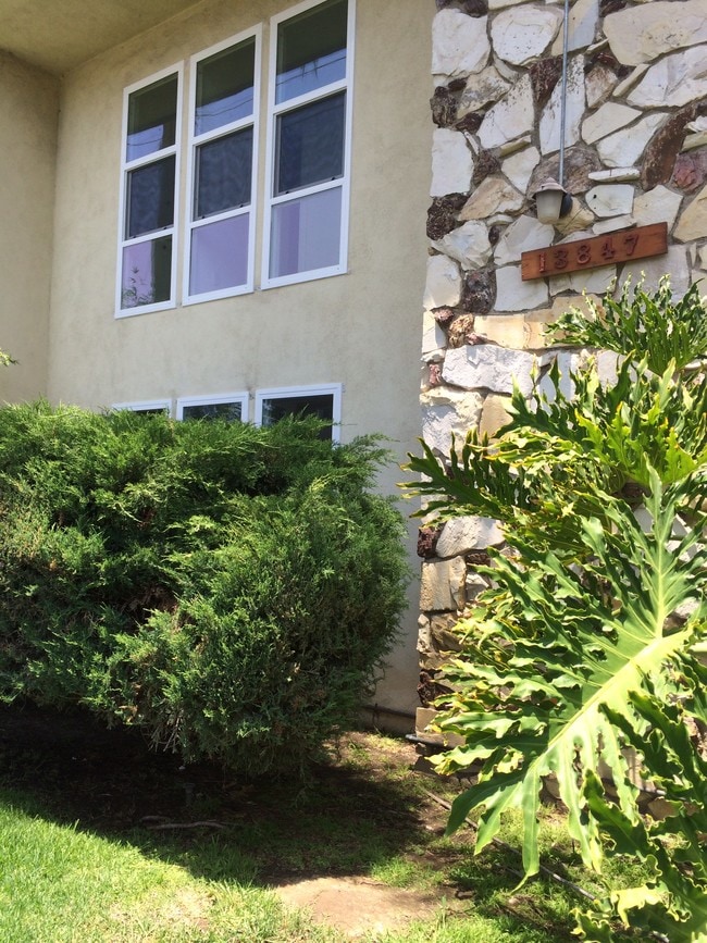 Building Photo - 13847 Burbank Blvd Unit 2