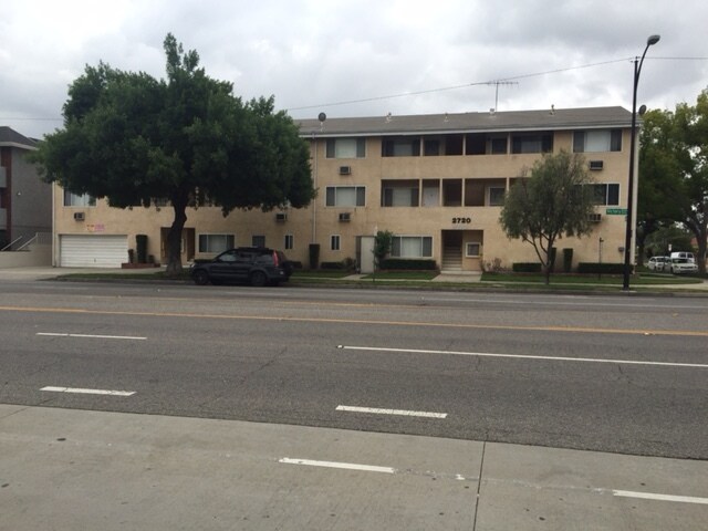 Victory Blvd Apartments - Victory Blvd Apartments