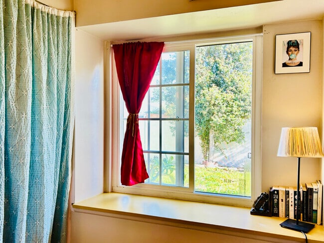 Building Photo - 8871 Belmont St