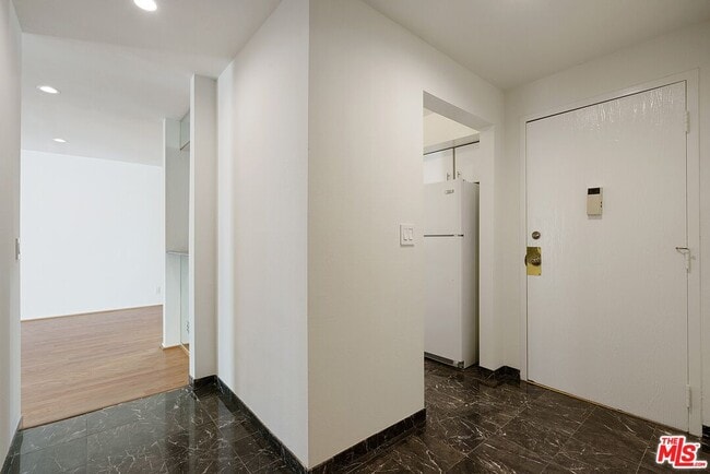 Photo - 906 N Doheny Dr Unit 322