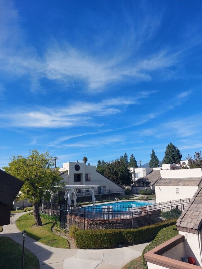 Photo - AVAILABLE NOW! Ontario Apt. in a gated com...