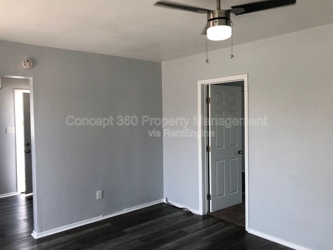 Photo - 1910 E 59th St