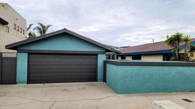 Building Photo - Oxnard Shores Home