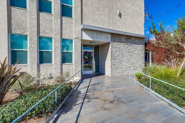 Photo - 537 E Hyde Park Blvd Unit 312
